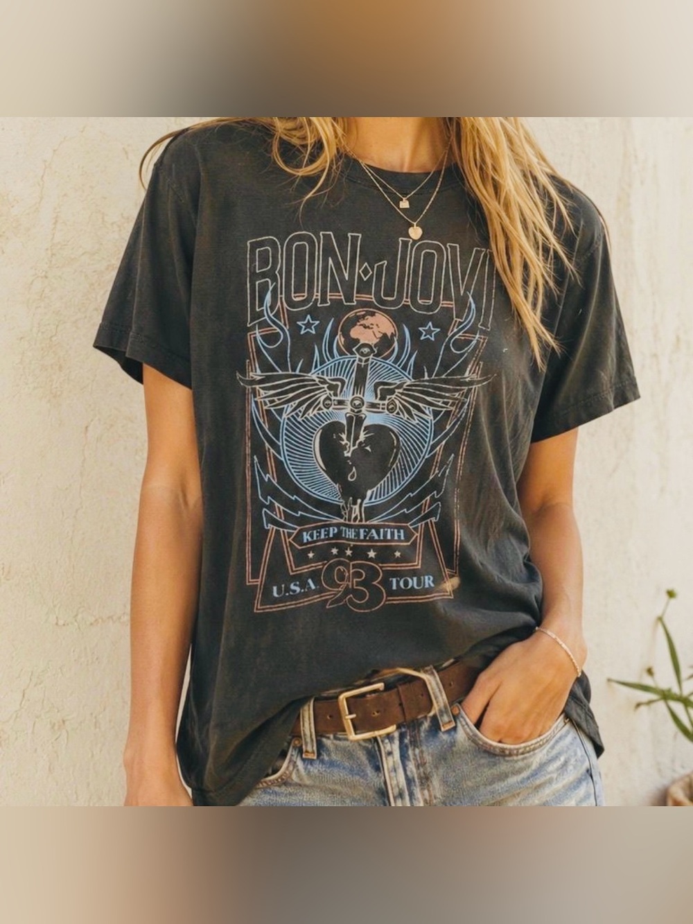 The Relaxed Tee - Bon Jovi Graphic Tee - Size Medium